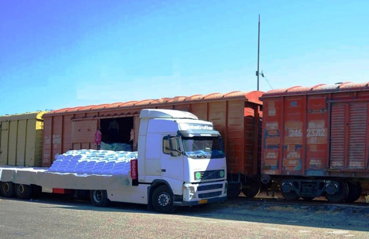 خبرنگاران محموله های ریلی خارجی در ایستگاه باز بین المللی خبرنگاران محموله های ریلی خارجی در ایستگاه باز بین المللی بناب زنجان جذب می گردد