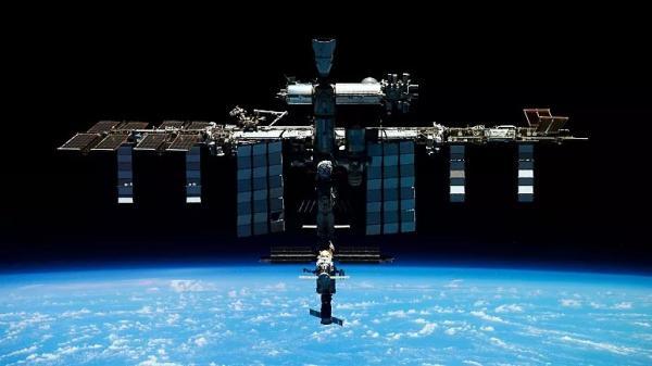 اولین پیاده روی فضایی اعراب در تاریخ؛ فضانورد اماراتی از ایستگاه بین المللی خارج شد